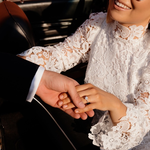 Fun white dress - Picture 4 of 5